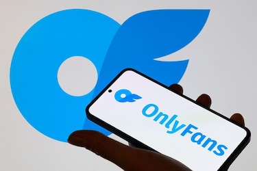 "Vas a recibir tu merecido": los 'agentes' que amenazan a las modelos de OnlyFans y se quedan con la mitad de sus ganancias