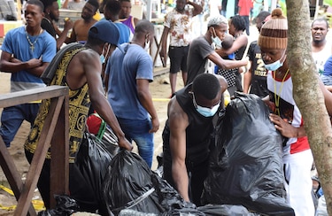 Canciller Mouynes dice que comprobó la situación de migrantes irregulares cerca de la frontera entre Colombia y Panamá