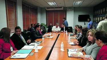 Comisión gestionará recursos para cirugías