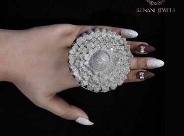 Anillo indio con 12,638 diamantes bate récord mundial