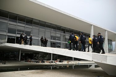 La Policía recupera el control del Congreso, Presidencia y Supremo de Brasil, reportan cerca de 150 detenidos