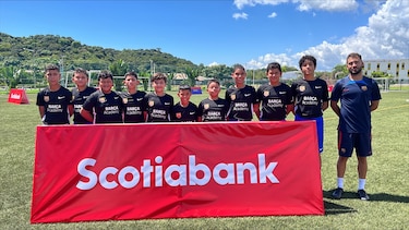 Carles Puyol compartió con estudiantes panameños en Clínicas Académicas de Scotiabank