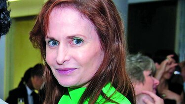 Adrienne Samos presenta obra en Costa Rica