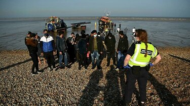 Reino Unido califica de ‘inaceptable’ número de intentos de cruzar Canal de la Mancha