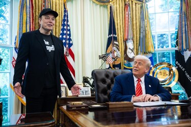 Trump llama ‘tren descarrilado’ a Musk y anticipa el fracaso de un tercer partido político