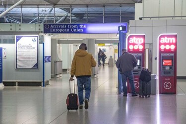 Qué es el permiso ETA que ahora es obligatorio para viajar a Reino Unido y a quiénes afecta