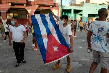 Miguel Díaz-Canel acusa a Estados Unidos de querer provocar ‘estallidos sociales’; Biden pide al régimen cubano que ‘escuche a su pueblo’