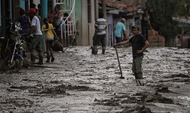 Desconsuelo y gritos de ayuda tras avalancha en Colombia
