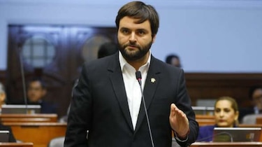 En Perú reeligen a congresista abiertamente gay; es el segundo más votado