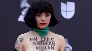 Policía de Chile denunciará a la cantante Mon Laferte por dichos sobre la crisis