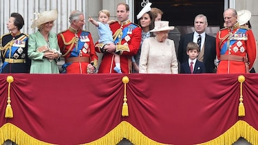 La reina Isabel II celebra su 89 cumpleaños con un desfile militar