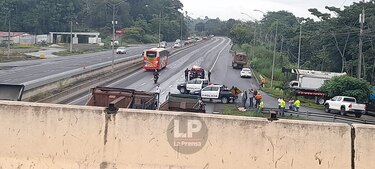 Policía detiene a más de 25 camioneros tras cierres de vías que paralizaron la capital y el sector oeste