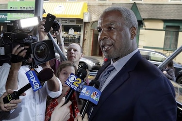 NBA: Charles Oakley, arrestado en Las Vegas por intentar hacer trampa