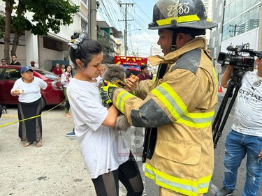 Evacuaron a 129 personas y 29 mascotas durante incendio en un edificio en San Francisco