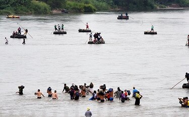 Migrantes prometen reagrupar caravana y seguir hacia EU