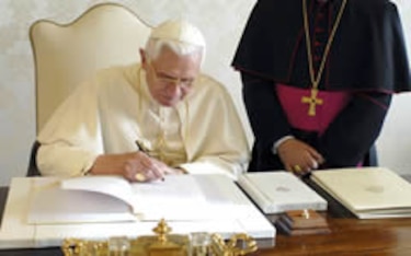 El papa advierte en su encíclica que la IA no es neutral y se concentra en pocas manos