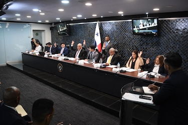 Comisión de Gobierno declara sesión permanente para evaluar admisión del anteproyecto sobre amnistía que favorecería a Martinelli y Varela