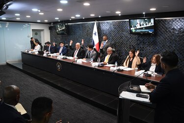 Comisión de Gobierno declara sesión permanente para evaluar admisión del anteproyecto sobre amnistía que favorecería a Martinelli y Varela