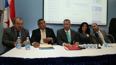 Caja de Seguro Social: 54 empresas se presentan en acto de licitación de medicamentos