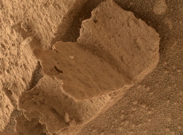 El rover Curiosity encuentra una roca con forma de libro en Marte