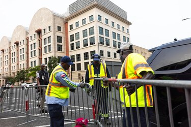 Fuertes medidas de seguridad en torno al juzgado de Washington donde comparecerá Trump