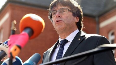 Puigdemont renuncia a ser escogido presidente catalán y designa a un sucesor