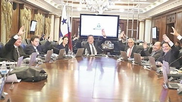Presidente Juan Carlos Varela opta por su círculo y se aleja del perfil técnico