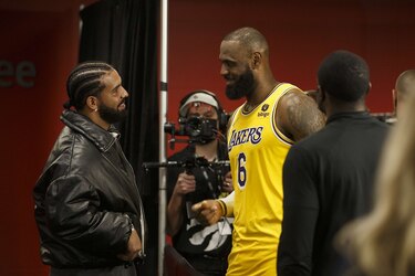 Los Lakers toman aire en Toronto y LeBron James acecha la marca de Malone