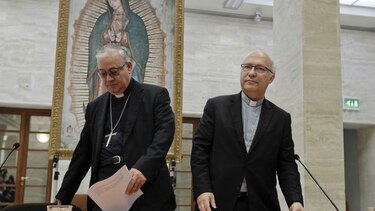 Obispos chilenos ponen sus cargos a disposición del papa