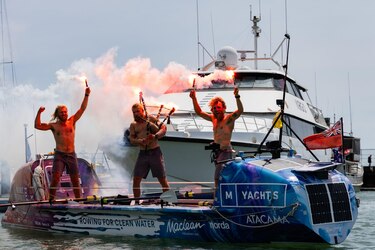 Los tres hermanos que lograron la hazaña de remar 15,000 km desde Perú a Australia