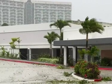 El tifón Mawar golpea con vientos extremos y causa cortes de luz en la isla de Guam