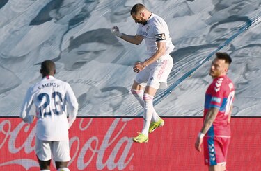 Karim Benzema permite al Real Madrid seguir optando por LaLiga