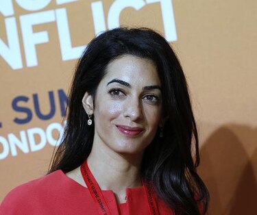 Novia de George Clooney declina integrar comisión de la ONU sobre Gaza