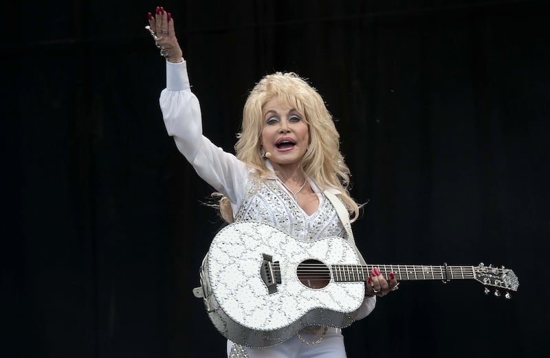 Dolly Parton, legendaria estrella de la música country, muere a los 80 años