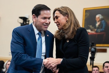 ‘Los hispanos se sienten traicionados’: el mensaje a Trump de la congresista republicana María Elvira Salazar en plena ola de arrestos y deportaciones