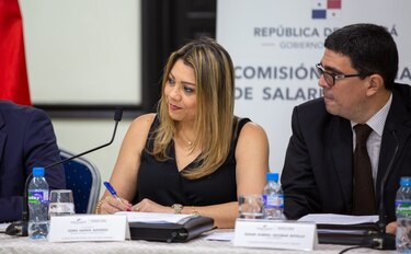 Trabajadores piden 25% de alza; patronos no quieren cambios  