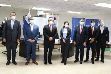 Credicorp Bank firma acuerdo con el Estado para procesar cobros en línea a través de la Ventanilla Única Marítima de Panamá