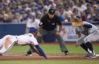 MLB y jugadores negocian cambios drásticos en reglas