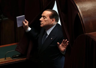 Nuevo revés para Berlusconi; será procesado por soborno de un senador