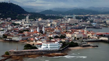 Vecinos esperan por casas
