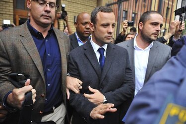 Trabajador social del Estado recomienda que Pistorius cumpla condena en casa
