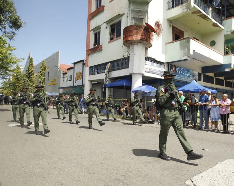 Desfiles del 5 de noviembre en Colón se desarrollan según lo programado