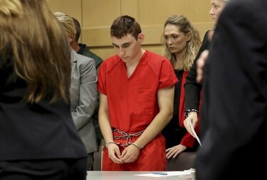 El acusado del tiroteo en escuela de Florida comparece ante la corte