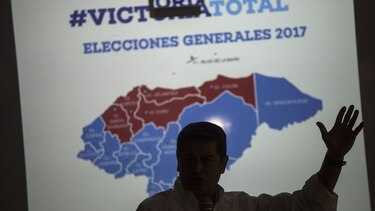 Incertidumbre entre hondureños por retraso de resultados; Hernández y Nasralla se dan por ganadores