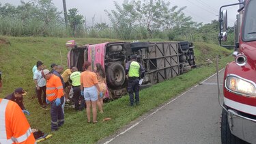 Al menos tres muertos deja vuelco de bus en Chepo