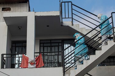 Perú reabre centros comerciales para salvar su economía que está en crisis por la pandemia