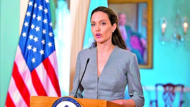 Jolie denuncia discriminación a los refugiados