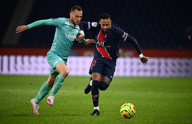 Neymar participa con dos tantos en la goleada de París SG a Angers