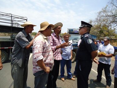 Productores de maíz protestan en la Honda de Los Santos