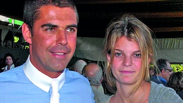Esposo de Athina le era infiel con una prostituta